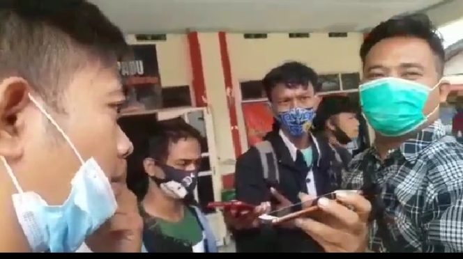 
					Dipicu Konpensasi SUTET: Warga Desa Tangkil Cirebon Ontrog Kantor Desa