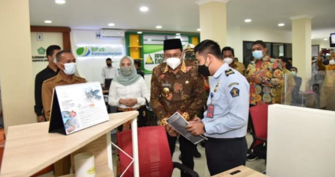 
					Perpanjangan E-KTP di Sidoarjo Cuma Lima Menit