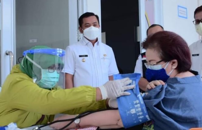 
					Vaksinasi Tahap Dua Bagi Profesi di Karawang Sudah 17 Persen