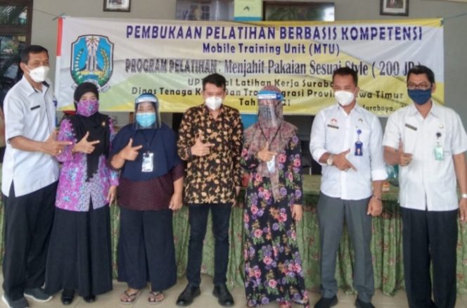 
					Angka Pengangguran Tinggi,DPRD-BLK Beri Pelatihan Menjahit di Sidoarjo