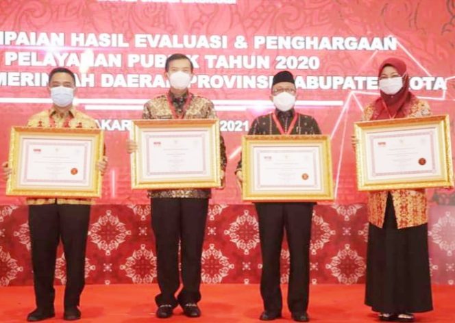 
					Empat Kepala Daerah Dapat Penghargaan Predikat Sebagai Pembina Pelayanan Publik Kategori Prima