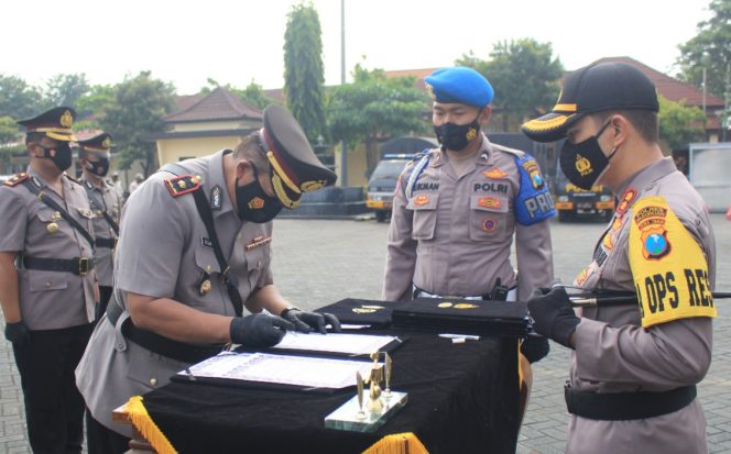 
					Kapolres Pasuruan Pimpin Sertijab Empat Kapolsek, Satu Kasatpol Air
