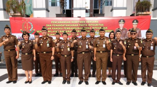 
					Kejati Jatim Canangkan Zona Integritas Menuju WBBM 2021