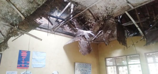 
					Perlu Segera Perbaikan,Dua Ruang Kelas SDN Sukarame 5 Caringin Garut Rusak Berat