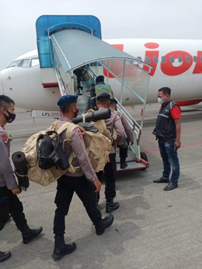 
					Bantu Bencana Alam,Polda Jatim BKO 75 Satbrimob Ke Polda NTT