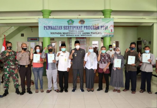 
					Wabup Sidoarjo Serahkan 403 Sertifikat Tanah Warga Desa Pabean Sedati