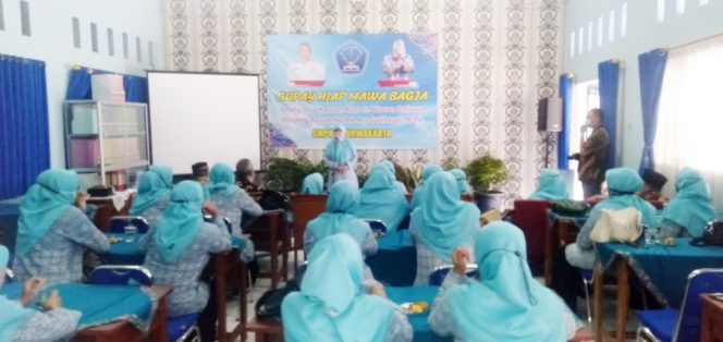 
					Penuh Haru, SMPN 8 Purwakarta Gelar Pisah Sambut Kepala Sekolah
