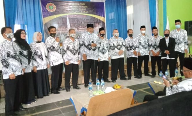 
					Konferensi Guru ,Ujang Setiawan SPd Ketua PGRI Caringin Garut