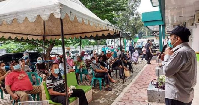 
					Lansia Antusias Ikut Vaksin di Pesanggrahan Jaksel