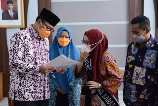 
					Warga Kota Sukabumi Karmeta,Juara Dua Duta Baca Provinsi Jabar