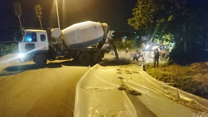 
					Warga Sukamenak Bandung Senang Jalan Pangalengan Pintu di Beton