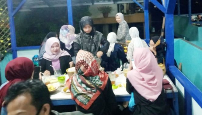 
					Kemana Satgas Covid?  RM Geksor Karangnunggal Tasikmalaya Diserbu Pengunjung Abaikan Prokes