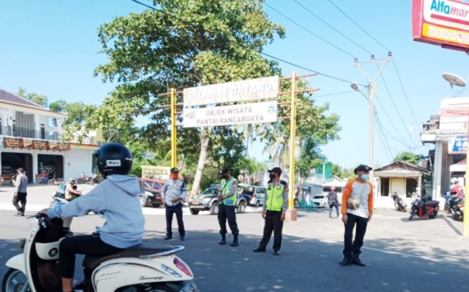 
					Pengunjung Obwis Rancabuaya Membludak,Forkopimcam Caringin Garsel Berlakukan Penyekatan