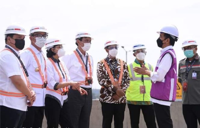 
					Presiden Jokowi Tinjau Proyek KA Cepat Jak-Ban di Bekasi