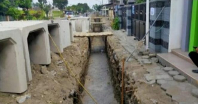 
					Di Soal, Proyek Irigasi di Kediri Jatim Tanpa Papan Nama?