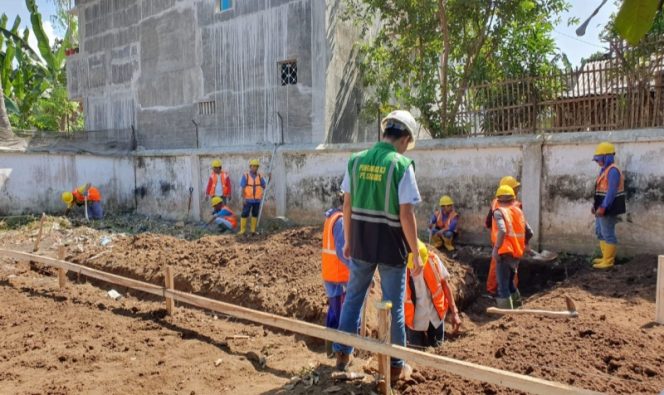 
					Tingkatkan Pelayanan,PLN UP 3 Jember Bangun Penyulang Baru 47 KMS