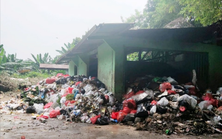 Sampah Tidak Diangkut, Warga Perum PDM Panmas Depok Komplain Dinas Kebersihan Cicing Wae