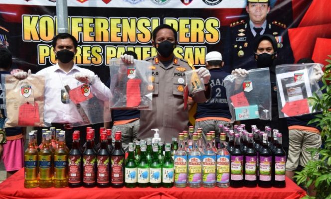
					Operasi Sikat Semeru 2021: Polres Pamekasan Amakan 17 Pelaku Kriminal