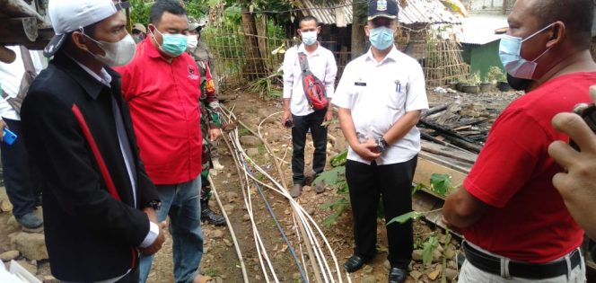 
					Anggota Dewan Garut Bantu Korban Rumah Terbakar di Indralayang