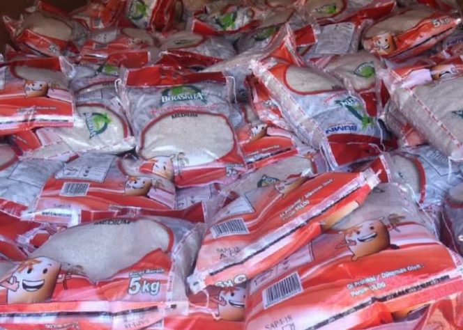 
					320 KPM Desa Sukakerta Bekasi Terima Bansos Beras