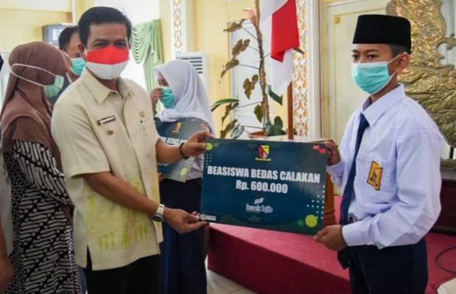 
					Bupati Bandung: Sekolah di Negeri dan Swasta Sama Saja