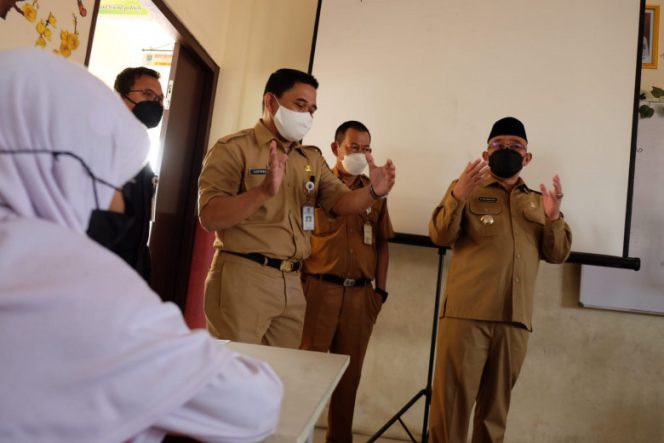 
					Tinjau Pembelajaran Tatap Muka Terbatas, Wali Kota Depok Tekankan Prokes