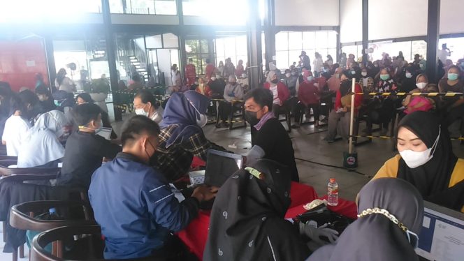 
					LPM Panmas dan Afifah Alia Gelar 1200 Vaksin Gratis