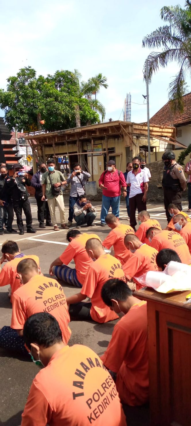 
					Operasi Tumpas Narkoba Polres Kediri Kota, Tangkap 20 Pengedar & Sita Narkotika & Ribuan Pil Dobel L