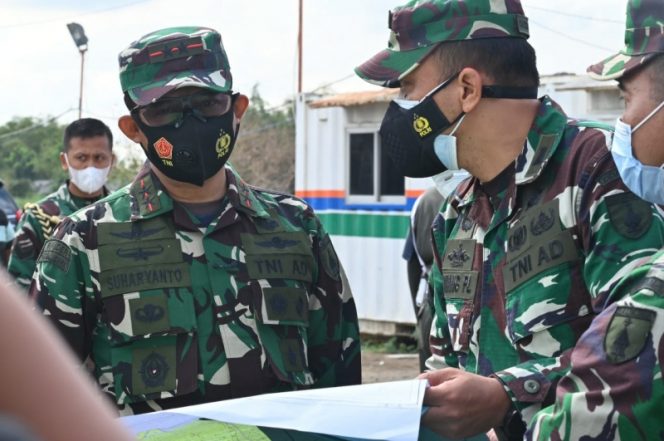 
					Pangdam V/Brawijaya, Mayjen TNI Suharyanto Tinjau Pembangunan Asrama Prajurit Yonif 516