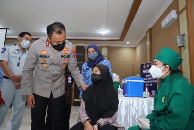 
					Baksos Kemanusiaan Satlantas Polres Kediri Peringati HUT Lalu Lintas ke 66