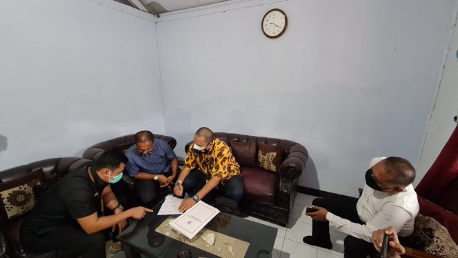 
					Warga yang Bentangkan Poster Pak Jokowi Tolong Kami Akhirnya Dapat Bantuan