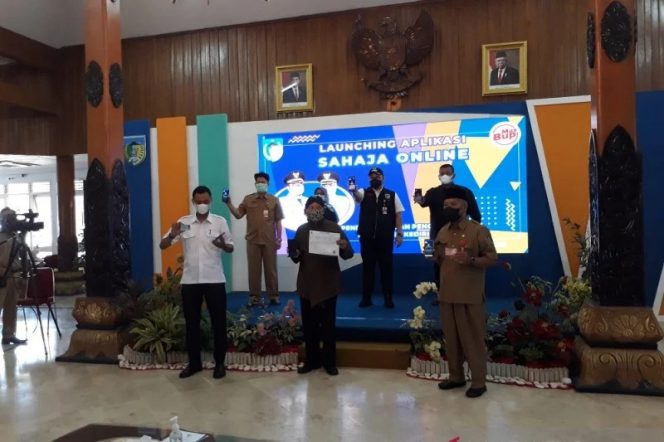 
					Urus KK, Akte dan KTP di Kediri Kini Bisa Satu Hari Jadi, Ini Aplikasinya