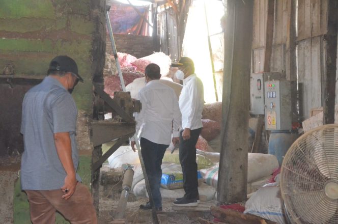 
					Home Industri Olahan Tepung Ayam Diduga Tanpa Izin, Wabup Langsung Sidak