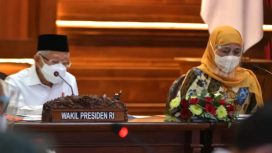 Wapres Ma’ruf Amin memimpin Rapat Koordinasi Percepatan Penanggulangan Kemiskinan Ekstrem dari Sisi Pemberdayaan Ekonomi di Jatim, di Gedung Negara Grahadi Surabaya, Kamis (30/09/2021). (Foto: BPMI Setwapres/UN)