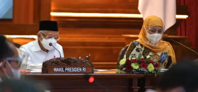 
					Wapres Ma’ruf Amin memimpin Rapat Koordinasi Percepatan Penanggulangan Kemiskinan Ekstrem dari Sisi Pemberdayaan Ekonomi di Jatim, di Gedung Negara Grahadi Surabaya, Kamis (30/09/2021). (Foto: BPMI Setwapres/UN)