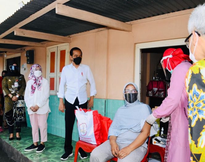 
					Jokowi Tinjau Vaksinasi di Klaten