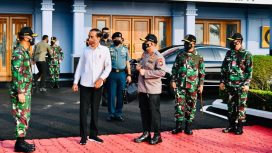 Presiden Joko Widodo bertolak menuju Provinsi Riau guna melakukan kunjungan kerja pada Selasa, 28 September 2021, dari Pangkalan TNI AU Halim Perdanakusuma, Jakarta. Foto: BPMI Setpres/Laily Rachev
