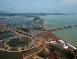 Foto udara proyek pembangunan Pelabuhan Patimban, Kabupaten Subang, Jawa Barat. Mega industri yang bakal menjadi pusat metropolitan baru. (ANTARA FOTO via indonesia.go.id)