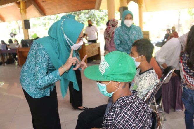 
					Seratus Anak Berkebutuhan Khusus di Sidoarjo Divaksin