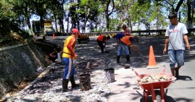 
					Ruas Jalan Batas Kabupaten Lamongan-Ploso Diperbaiki