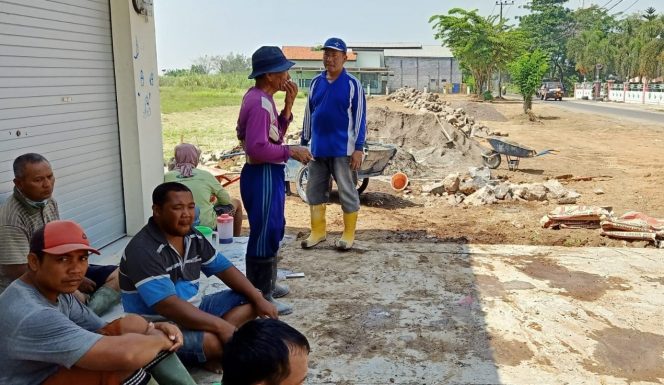 
					Ciptakan Lapangan Kerja dan Jiwa Interpreneur, Pemdes Randegan Bangun Kios