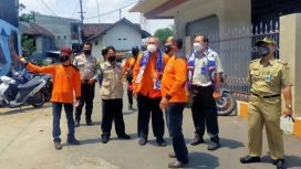 Kepala BPBD Jatim, Budi Santosa saat meninjau kampung desa/kelurahan destana di Jatim.