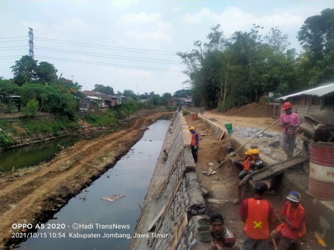 
					BBWS Brantas, Amankan Tanggul Kali gunting Jombang Dari Banjir Musiman
