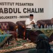 Wakil Ketua Komisi E DPRD Jatim, Hikmah Bafaqih bersama  Pengasuh Ponpes Amanatul Ummah, Prof Dr KH Asep Saifuddin Chalim.