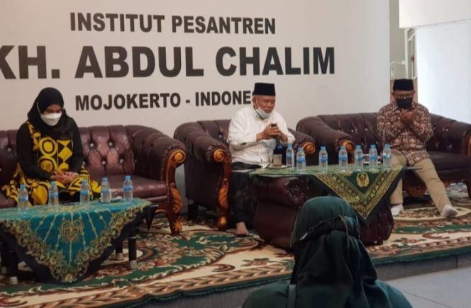 
					Wakil Ketua Komisi E DPRD Jatim, Hikmah Bafaqih bersama  Pengasuh Ponpes Amanatul Ummah, Prof Dr KH Asep Saifuddin Chalim.