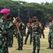 Gubernur AAL , Mayor Jenderal TNI (Mar) Nur Alamsyah, S.E., M.M., M.Tr (Han)., melepas keberangkatan 106 Taruna Tingkat lV Angkatan ke-67 untuk mengikuti Manuver Lapangan Latihan Operasi Amfibi (Manlap Latopsfib) tahun 2021 di Lapangan Banda, Kesatrian AAL Bumimoro, Surabaya, Senin (18/10/2021).