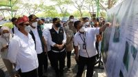 Menteri KKP Sakti Wahyu Trenggono,saat berkunjung ke pulau Lusi Sidoarjo Jawa timur