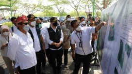Menteri KKP Sakti Wahyu Trenggono,saat berkunjung ke pulau Lusi Sidoarjo Jawa timur