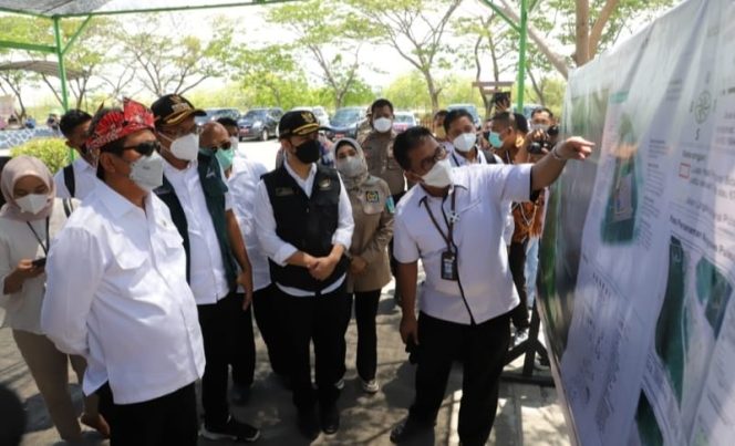 
					Menteri KKP Sakti Wahyu Trenggono,saat  berkunjung ke pulau Lusi Sidoarjo Jawa timur