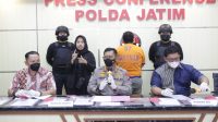 Kabid Humas Polda Jatim, Kombes Pol Gatot Repli Handoko saat merilis kasus penipuan perekrutan Trauna Akpol